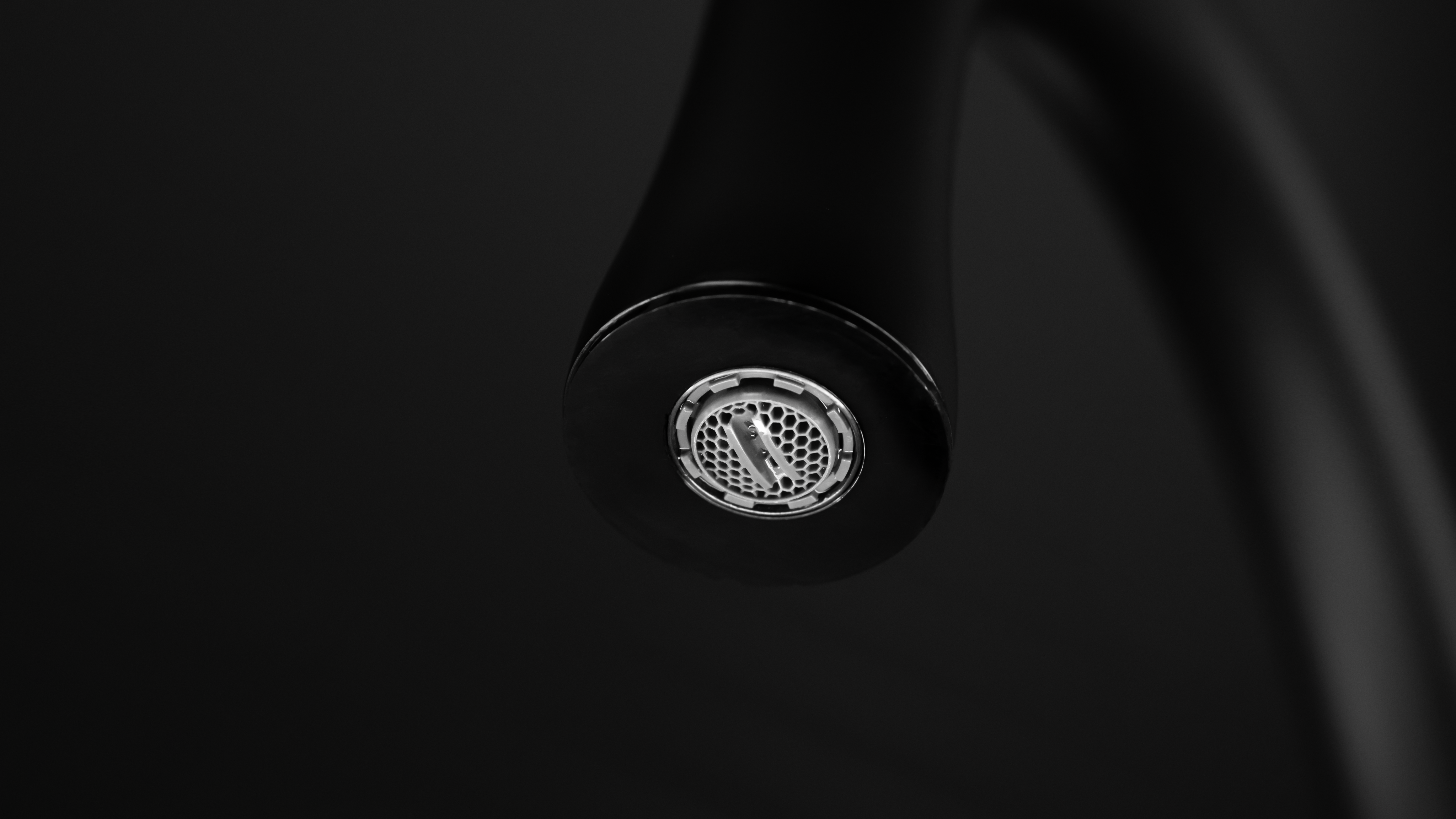 Bateria bezdotykowa czarna czujnik ruchu