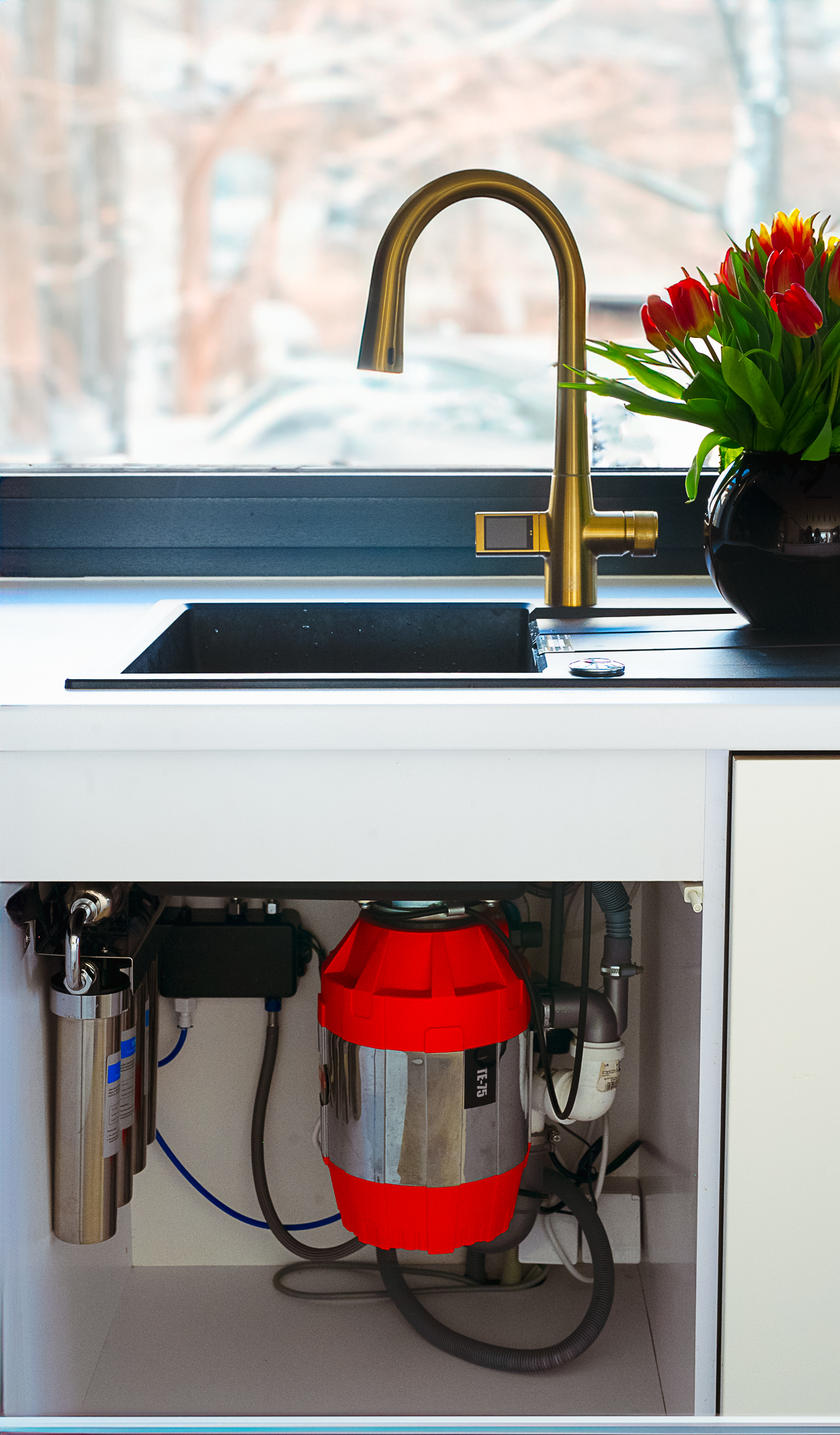 Zestaw bezdotykowa bateria w kolorze srebrnym z wyciąganą wylewką wyświetlacz LCD i filtr wody